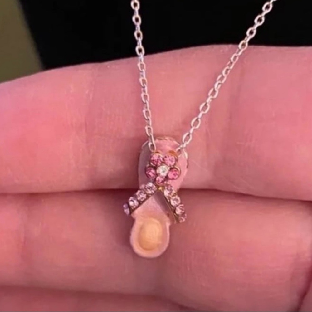 Flip Flop Pink Charm Pendant
Necklace with flowered crystals.